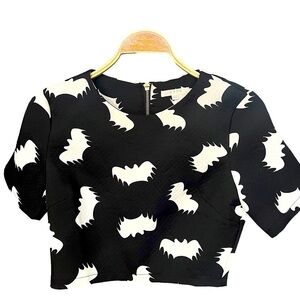 HYPR Women’s Black White Bat Ghost Crop Top Sz Small